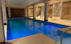 Status Hotel